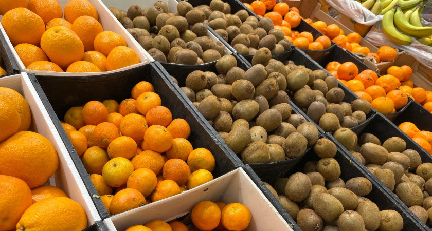 "Пусть сгниют на ветке" - собственник мандаринового сада в Абхазии рассказал, почему качественные плоды не доезжают до России