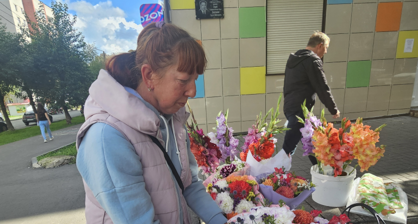"К 1 Сентября планирую продать 30 букетов": кировчанка более десяти лет занимается "цветочным" бизнесом 
