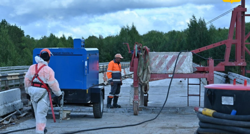 В Нагорском районе продолжается ремонт моста через реку Кобру