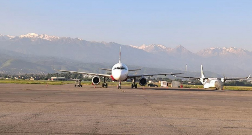 Стюардесса рассказала, на какие места в самолете нельзя брать билеты ни в коем случае
