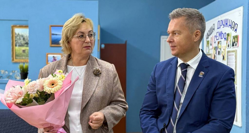 Кировские газовые компании подарили телевизоры детскому дому