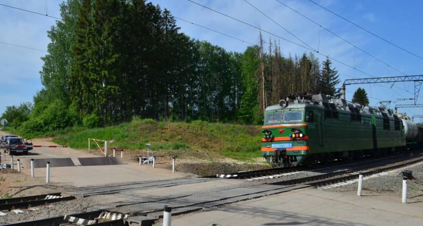 В Кирове на 24 часа перекроют железнодорожный переезд в микрорайоне Радужный