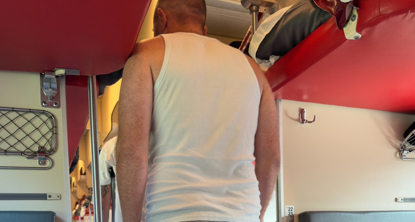 «Ваше место наверху, раз такие бедные»: пассажирка из купе накричала на попутчика, хотя он действовал по всем правилам