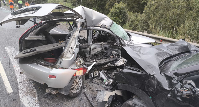 Четыре легковушки сошлись в жестком ДТП на трассе под Кировом: двое пострадали