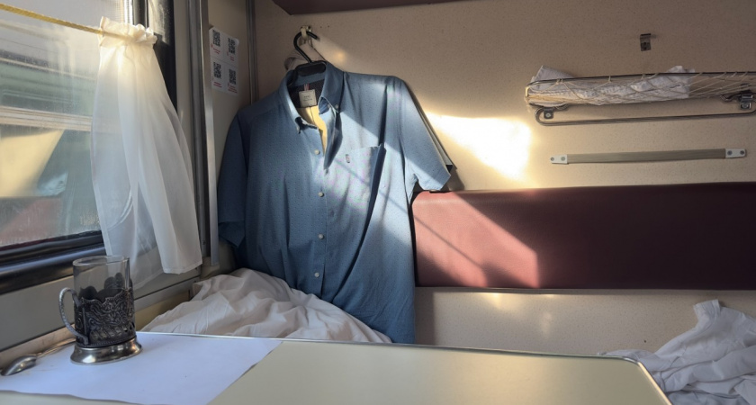 "Вам разве мешает?": мужчина устроил в СВ целый офис - "деловой" попутчик оказался хуже дядьки с перегаром