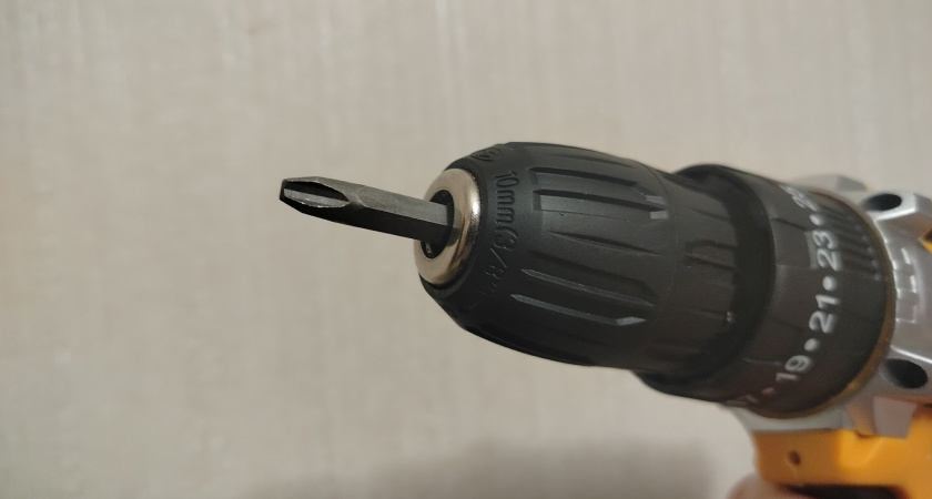 Если бита шуруповерта сточилась — не выкидываем: ее можно легко восстановить — новую не покупал уже 2 года