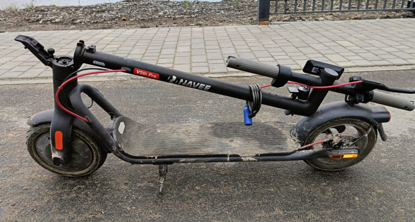 В Омутнинске юноша на электросамокате сбил пешехода на тротуаре