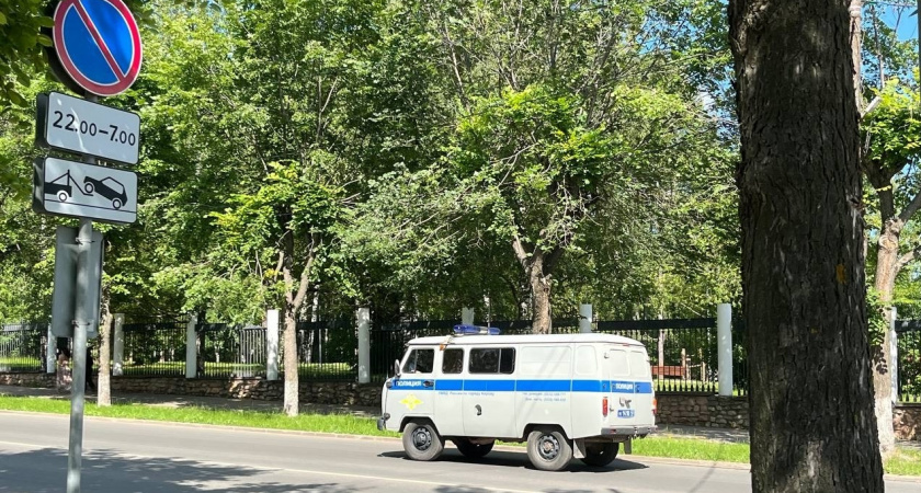 Суд вынесет приговор кировчанину, показывавшему всем странные символы на руке