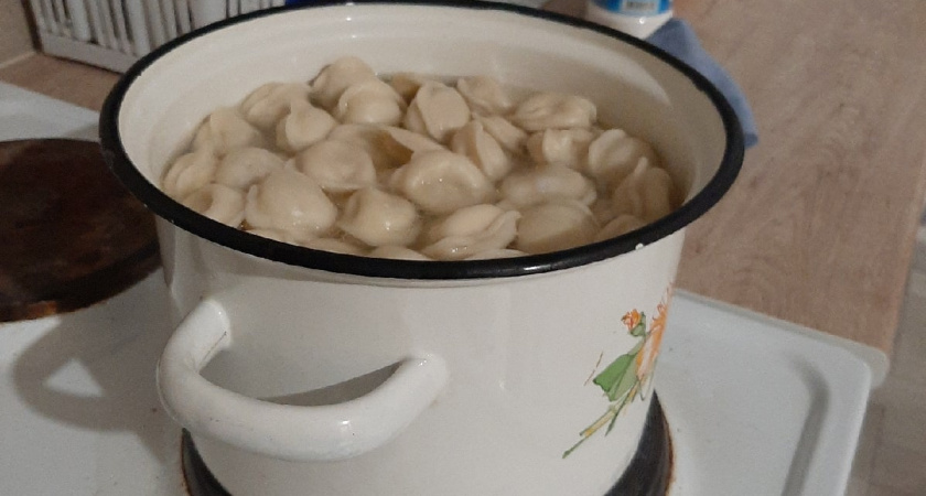 Пельмени получатся вкуснее, чем покупные. Фишка - в секретном продукте: и это не вода и не молоко - попробуйте сами