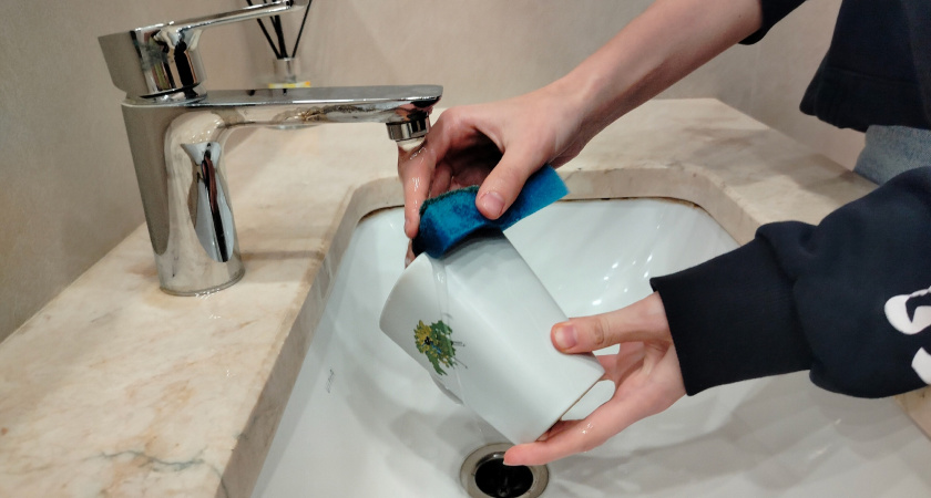 На ночь засыпаю в раковину корицу - никак не нарадуюсь своей смекалке