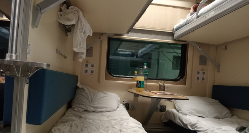 Мамочки вышли на новый уровень наглости: женщина с ребенком попросилась в туалет без очереди - выходить отказывалась