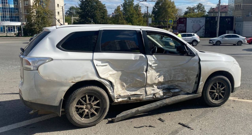 Два человека пострадали в ДТП на улице Комсомольской в Кирове