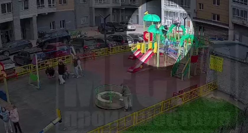 В Кирове следователи выясняют обстоятельства травмы ребенка на детской площадке