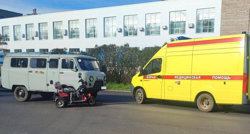 Пьяный пенсионер на трицикле протаранил УАЗ в Кирово-Чепецке