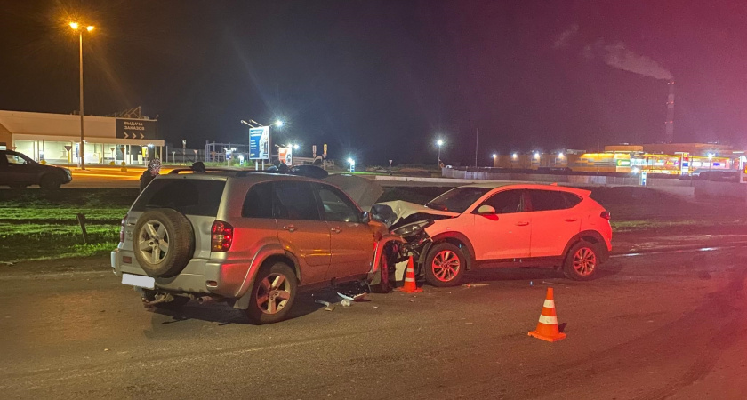 Три женщины травмировались в лобовом ДТП на улице Луганской в Кирове