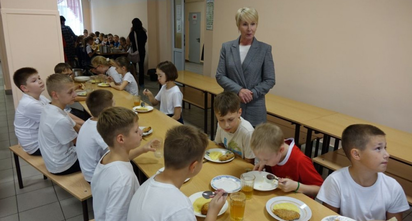 Депутаты городской Думы проверяют еду в школьных столовых