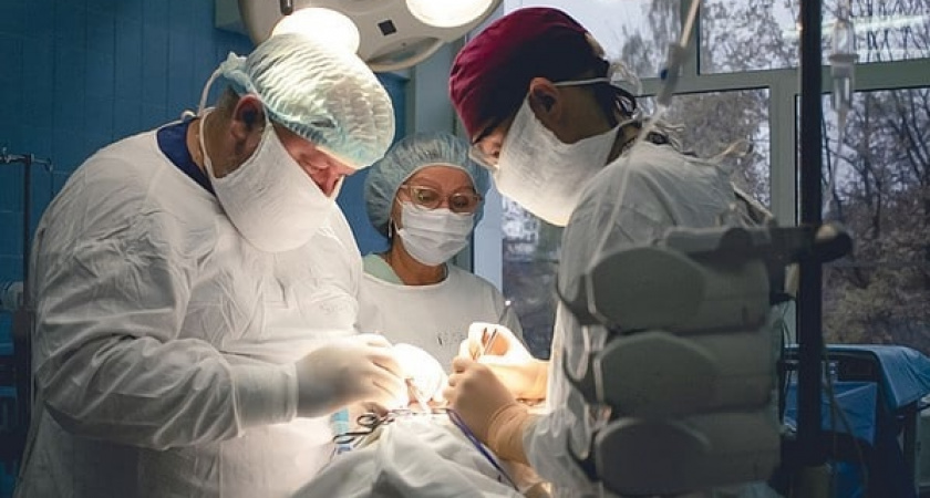 Кировские врачи спасли женщину, проглотившую зубной протез