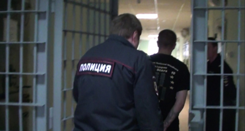 В Слободском районе подросток обокрал бабушку, переведя похищенные деньги матери