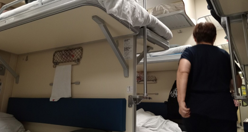 "Всю ночь из-за вас не спала": уступил вредной женщине нижнюю полку - и проучил ее: вот как я поступил