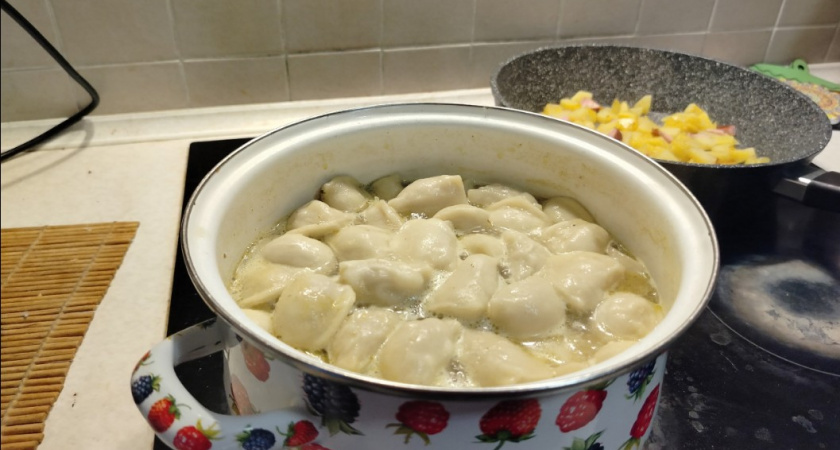 Ушлые хозяйки всегда моют пельмени перед варкой - подруга рассказала, зачем столько мороки