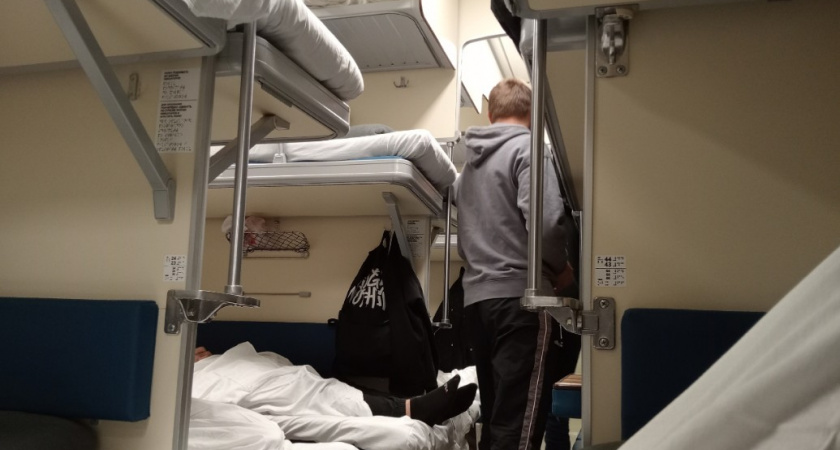 Наглость человеческая не знает границ: ехал в плацкарте после операции - просили отдать нижнюю полку: на отказ возмущались