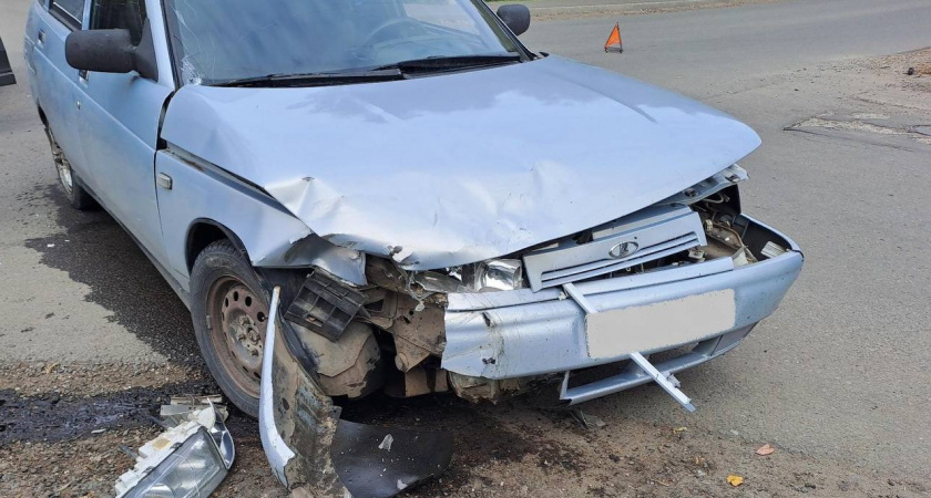 В Слободском два человека получили травмы в ДТП на перекрестке