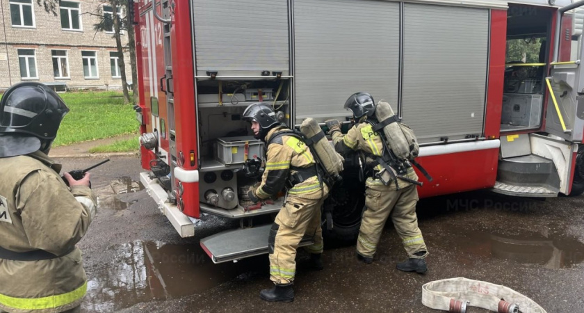 В Кирове проводятся учения МЧС России с участием аэромобильной группировки
