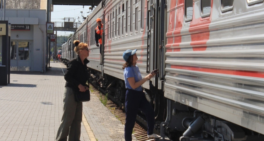 Выкупили купе в поезде, а вместо покоя получили скандал - всю ночь не могли уснуть