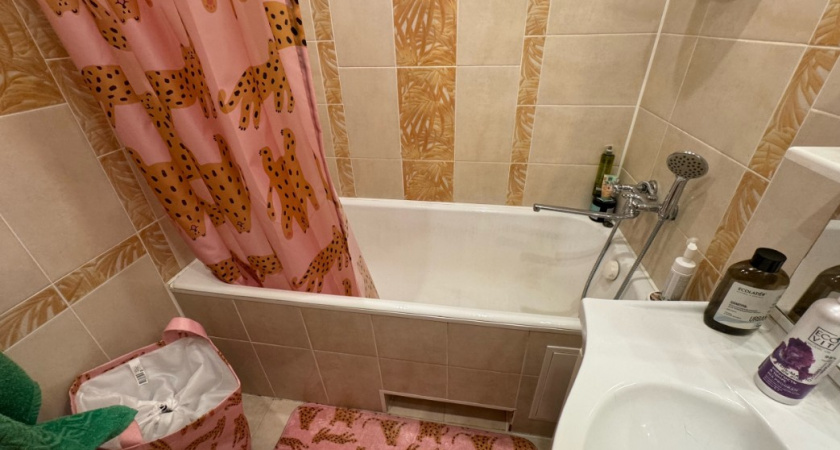 Почему умные хозяева давно выбросили коврики из ванной: нашли более удобный вариант, и он лучше во всем