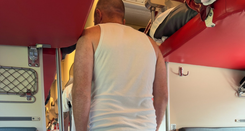 "Но я заплатил за место в поезде": скандалист выставил чемоданы попутчиков в проход, но сам остался без багажа - что говорят правила РЖД