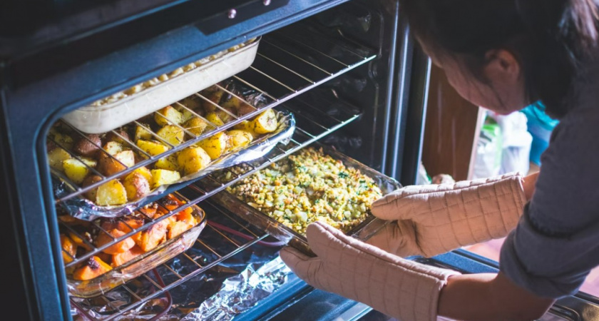 Умные хозяйки избавляются от громоздких духовок: есть 2 идеальных варианта - удобнее, меньше и быстрее