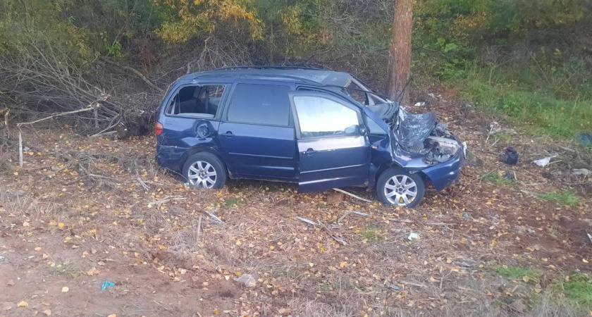 Под Кирово-Чепецком удар фургона отправил в кювет легковушку с пьяным водителем