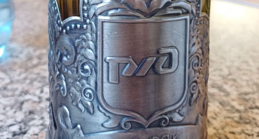 Пассажир СВ проучил наглых попутчиков из плацкарта - пришлось сойти с поезда