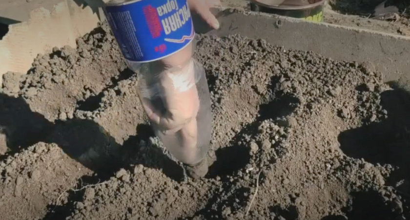 Придумала сажать чеснок бутылкой - получается в 2 раза быстрее и удобнее