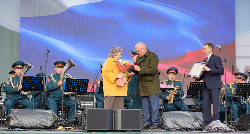 В Кирове Александр Соколов вручил жителям государственные и региональные награды