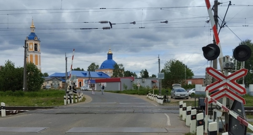 Под Кировом на 9 часов перекроют движение через железнодорожный переезд