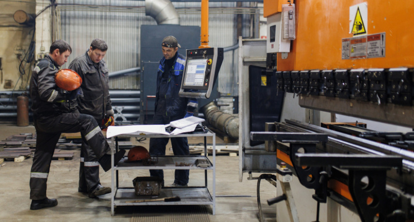 АО "Кировмаш" поздравляет коллег с Днем машиностроителя