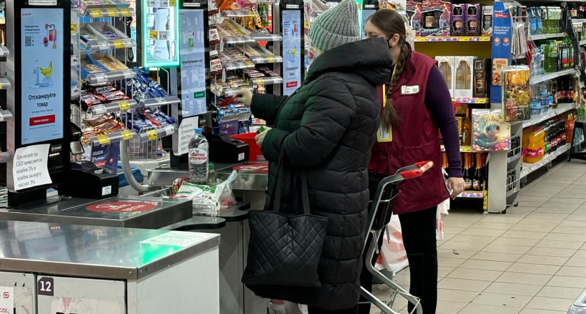 В "Пятерочке" случайно разбила пару дорогих бутылок, а кассир требует, чтобы я заплатила: запомните, что нужно отвечать