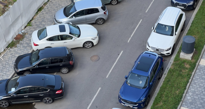 Кто теперь хозяин асфальта у дома - Верховный Суд поставил жирную точку в споре: "личным" парковкам во дворе пришел конец