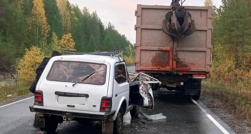 На трассе под Омутнинском "Нива" протаранила КамАЗ, погибла женщина