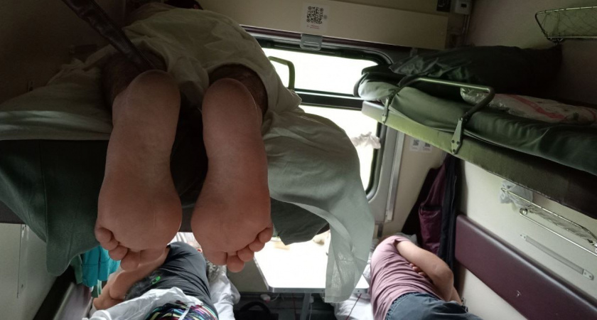 Путешествую на верхней полке - и всем советую: неожиданные плюсы "неудобного" места - поменяться точно не попросят! 