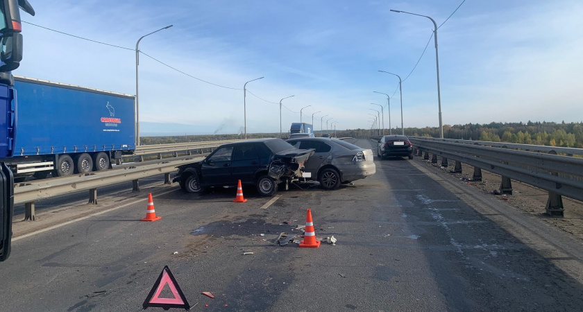Появились детали массового ДТП с четырьмя авто в районе Нового моста в Кирове