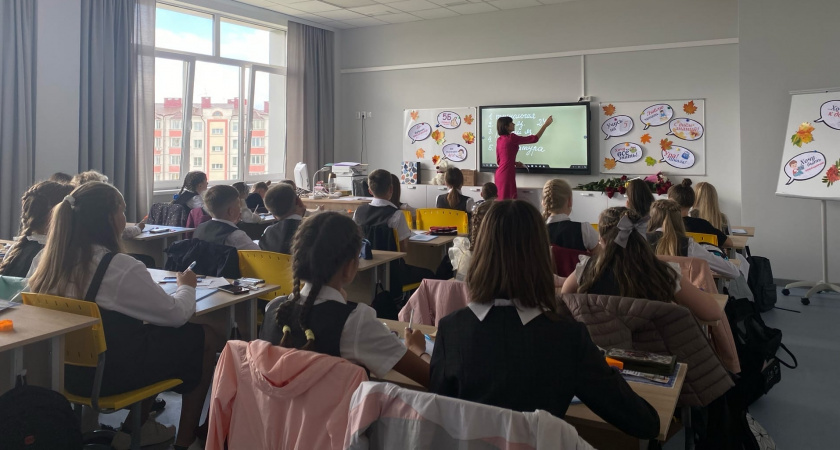 Около 400 школ Кировской области получат 500 тысяч новых учебников