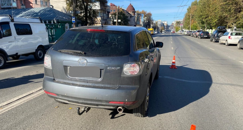 В Кирове юный водитель электровелосипеда попал под колеса машины на улице Ленина