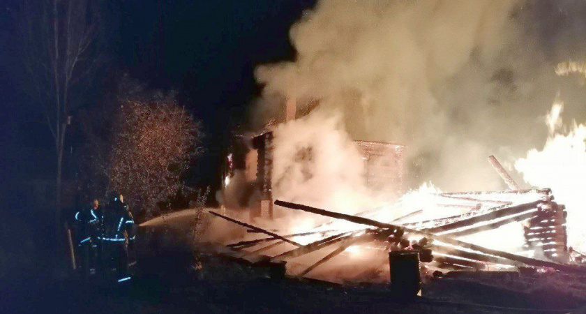 Восьмилетний мальчик и его отец погибли при пожаре в поселке Арбаж