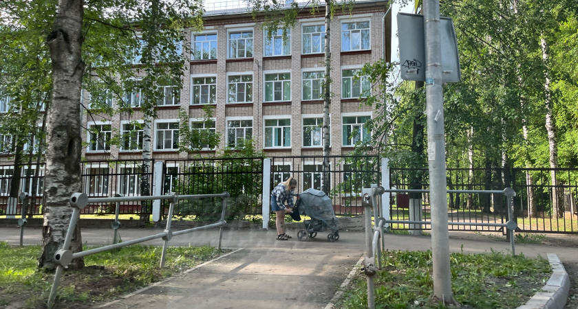 В Кирове на ремонт крыши Лингвистической гимназии выделили 2,8 миллиона рублей