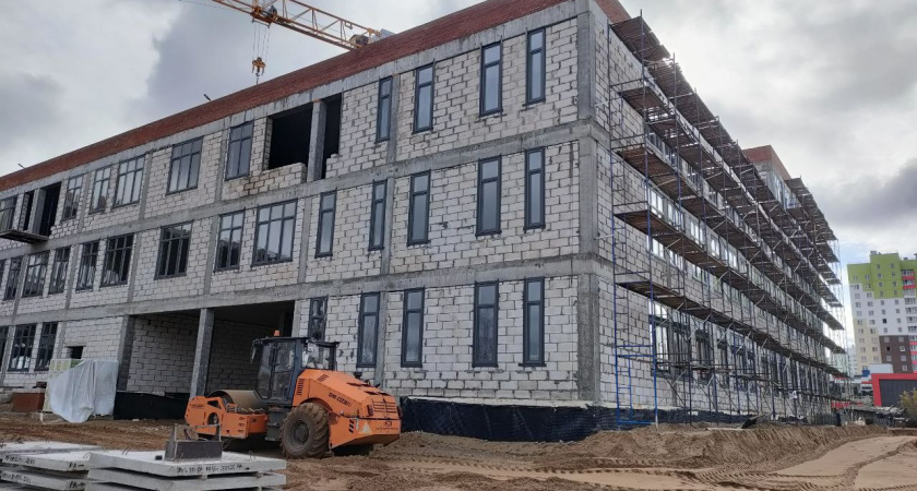 В Кирове новая школа на улице Торфяной готова на 50 процентов