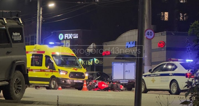 В Кирове 21-летняя мотоциклистка получила травмы, попав в аварию на улице Щорса