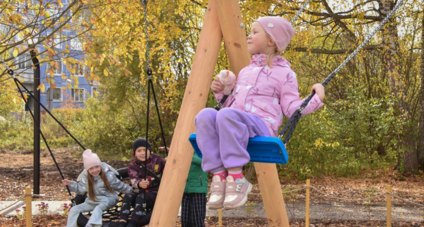 В Белой Холунице при поддержке газовых компаний открылся новый сквер "Лесной уголок"