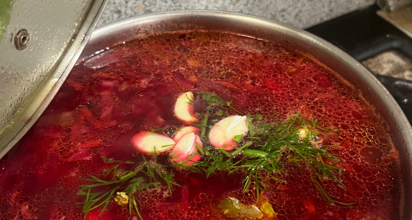 Чтобы борщ был рубиновым: секрет ароматной зажарки